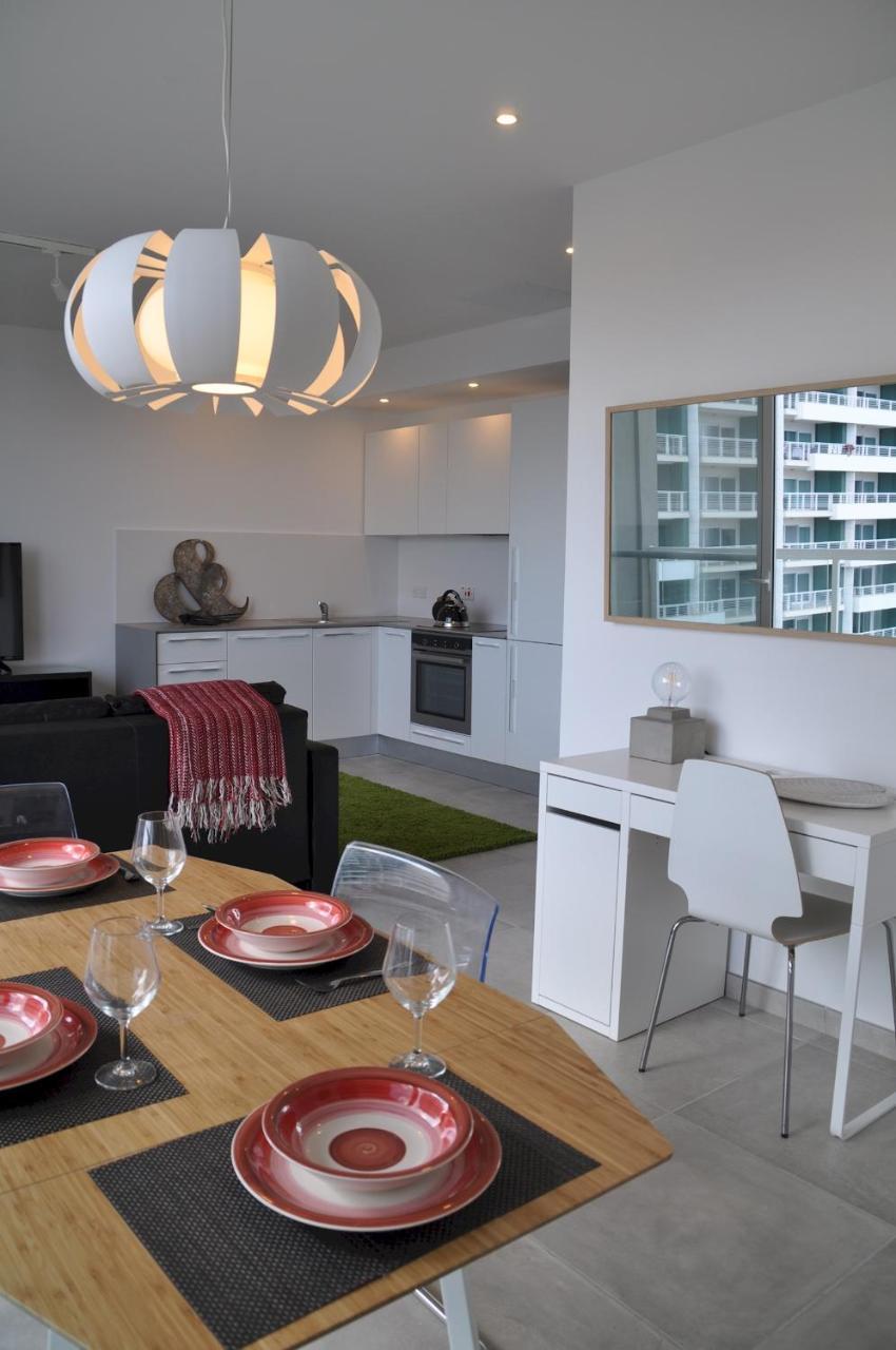 Modern Seaview Apartment In A Prime Location Sliema Exterior photo